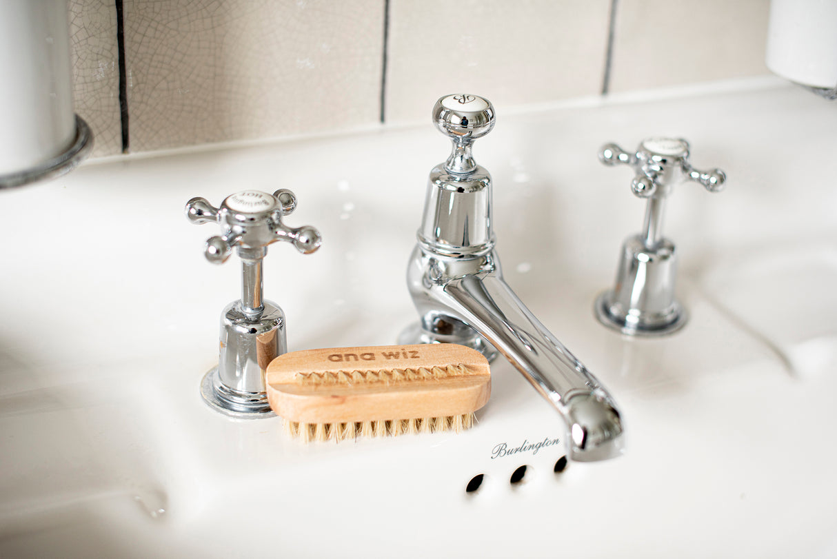 Nail Brush  Ana Wiz   